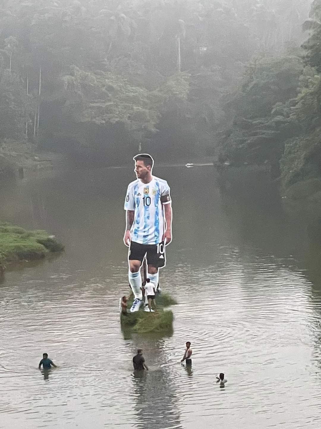 FIFA World Cup: Messi MADNESS engulfs India, Argentine fans ERECT 30 ft Lionel Messi Cut out in middle of River - Watch Video