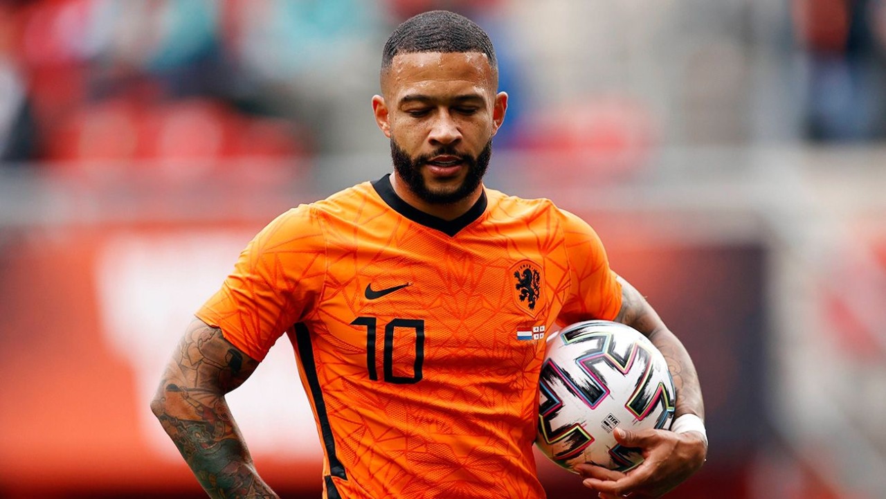FIFA WC Netherlands Squad: Youngster Xavi Simons INCLUDED while Luis Van Gaal keeps Memphis Depay in Netherlands Official Squad - Check Out