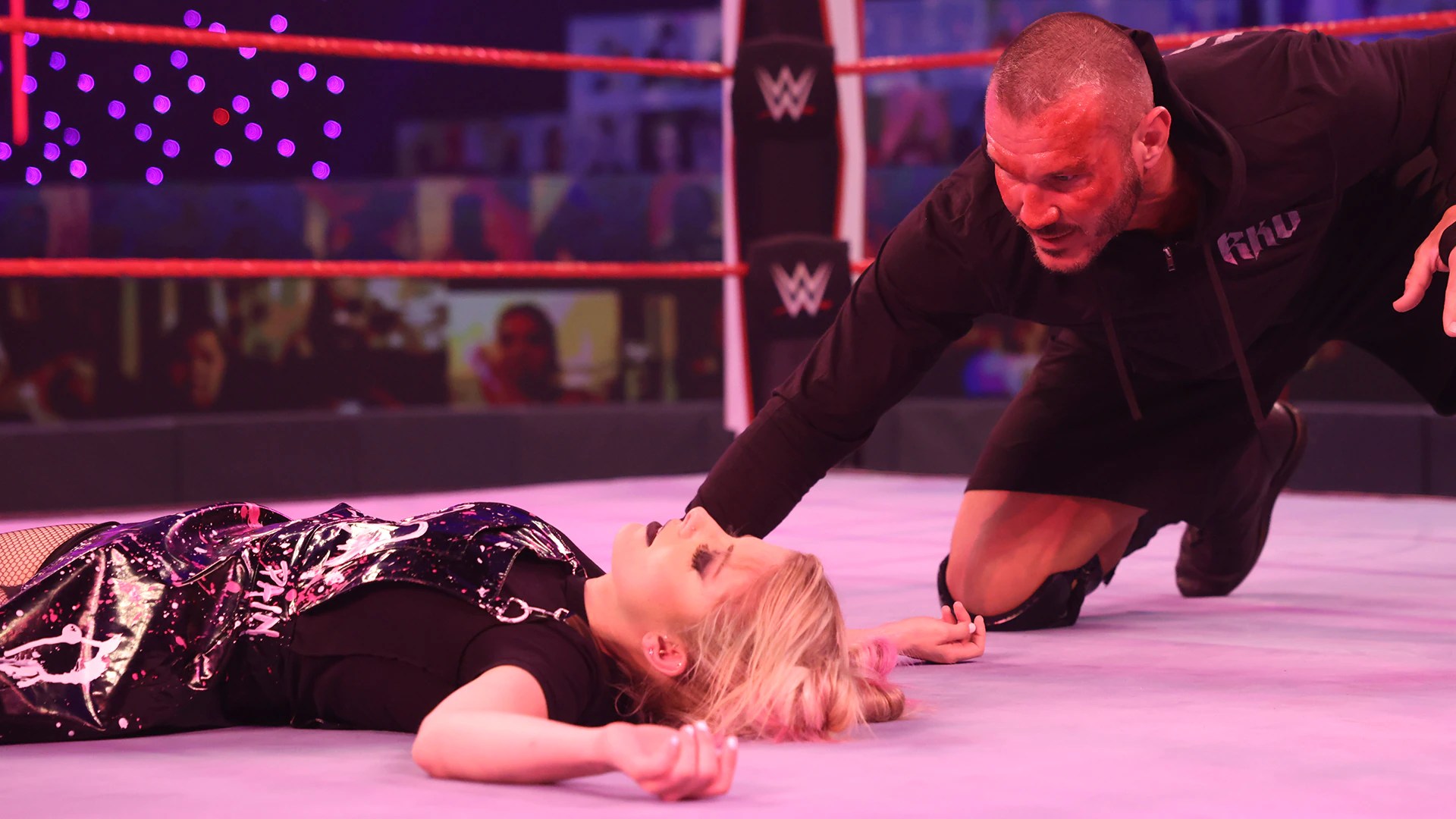 Berita WWE: Bintang wanita WWE ingat bekerja dengan Randy Orton dalam alur cerita utama: Check Out