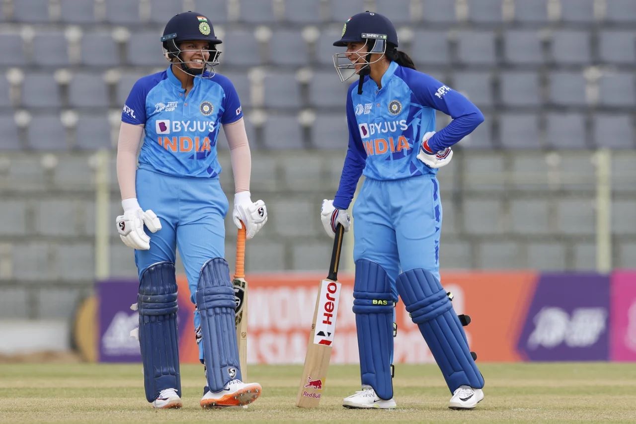 Sorotan IND-W vs AUS-W: KINERJA SUPER oleh tim Wanita India, kalahkan Australia melalui SUPER-OVER untuk mengikat seri 1-1: Tonton Sorotan T20 ke-2