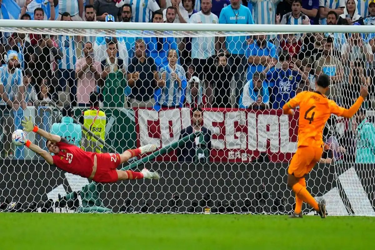 Argentina vs Croatia, FIFA WC Semifinals, Dominik Livakovic vs Emiliano Martinez, Battle of Goalkeepers, FIFA World Cup 2022, Lionel Messi, Argentina, Croatia