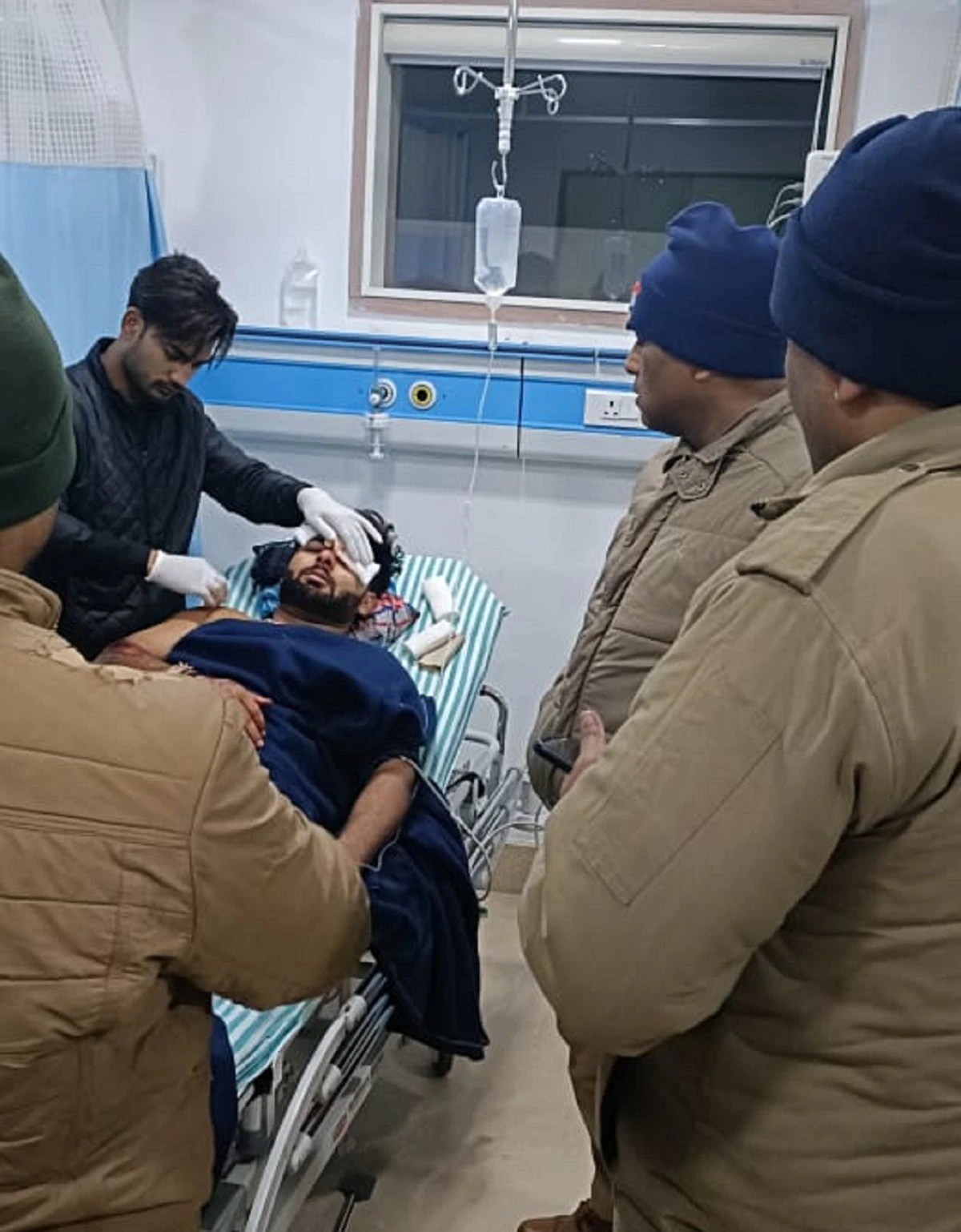 Rishabh Pant Car Accident: Rishabh Pant BADLY INJURED in Car Accident on Delhi Dehradun Highway, admitted in HOSPITAL: Rishabh Pant Accident, Rishabh Pant AIMS RISHIKESH, Dehradun MAX Hospital, Uttarakhand CM Pushkar Singh Dhami