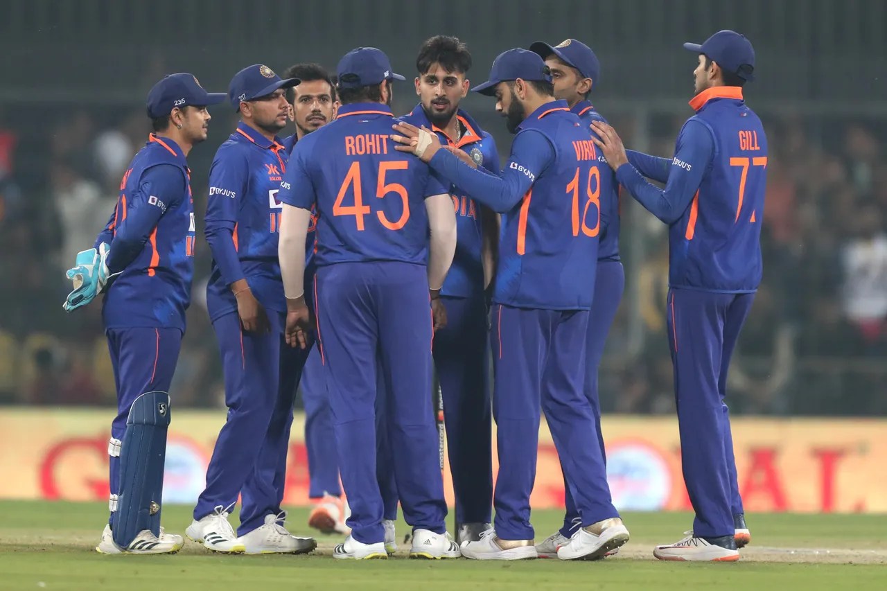 Hindistan - Avustralya CANLI Skor: Hardik Pandya, ODI Dünya Kupası hazırlıkları devam ederken Steve Smith'in Avustralya'sına karşı Rohit Sharma'nın yokluğunda Wankhede'de Hindistan'a liderlik ediyor, IND - AUS 1. ODI CANLI Güncellemelerini takip edin