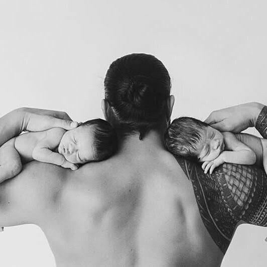 WWE Star Roman Memerintah bersama anak-anaknya