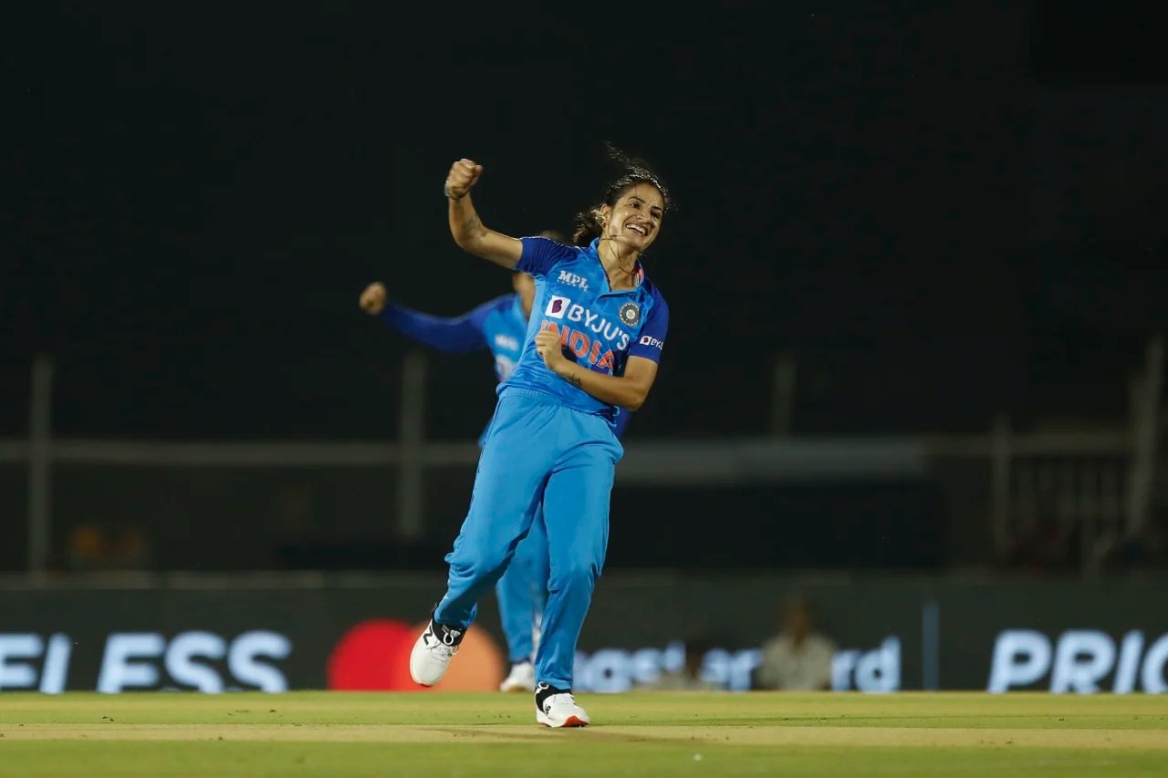 Hindistan Kadınlar Kriket Takımı - SouthAfrica Kadınlar Kriket Takımı CANLI Skor: Maç Perşembe 18:30'da başlıyor, IND-W - SA-W CANLI takip edin