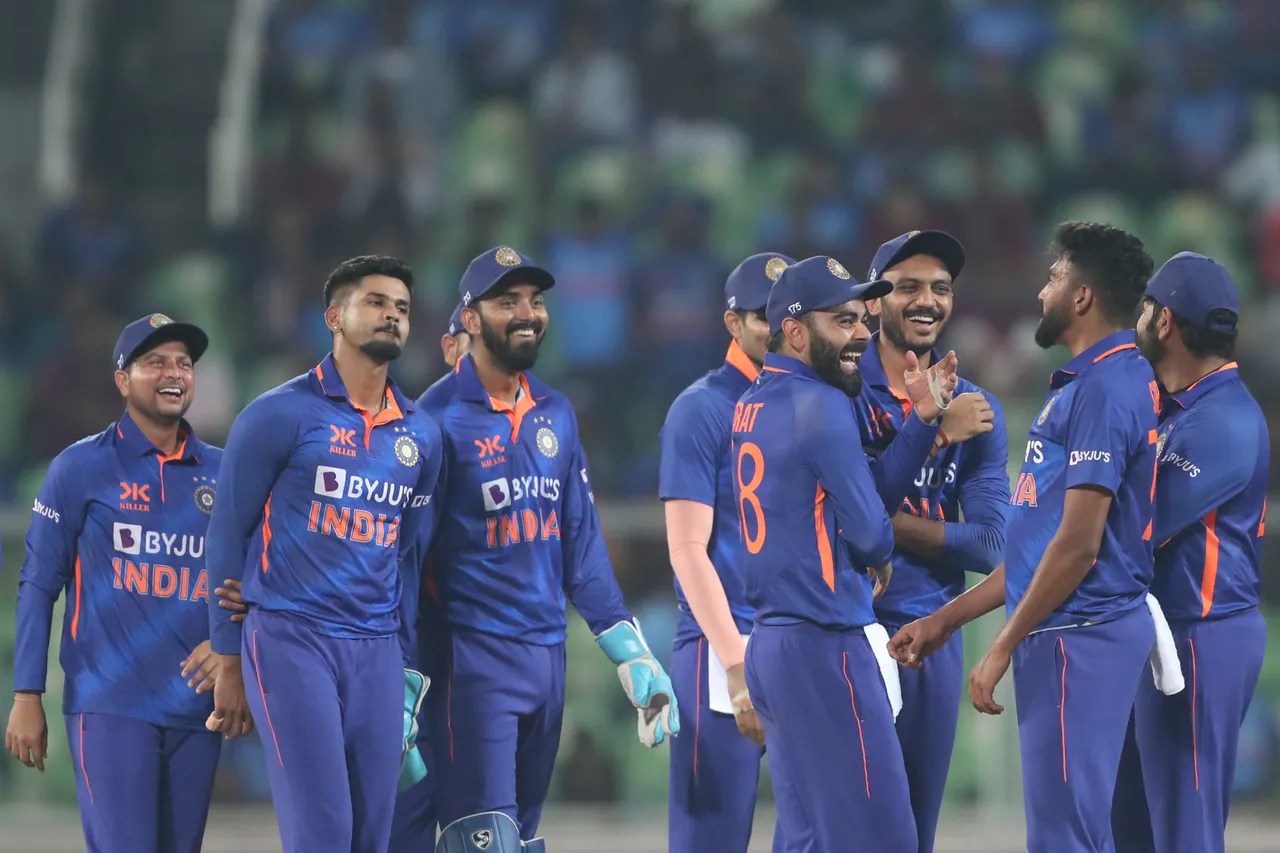 IND vs AUS 3rd ODI: Rohit Sharma, Virat Kohli, join team in Rajkot, Mohammad Shami, Hardik Pandya to miss India vs Australia 3rd ODI