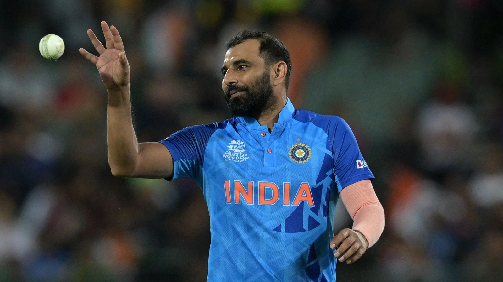 Mohammad Shami Yoga: Mohammad Shami shows off his YOGA moves, shares an  inspirational quote: Watch Video