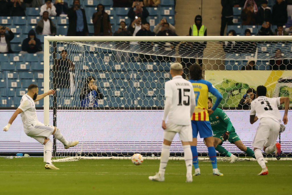 Real Madrid vs Barcelona LANGSUNG: RMA 0-2 BAR, Robert Lewandowski mencetak gol menjelang istirahat, Barcelona unggul ganda atas Real Madrid di El Clasico – Ikuti LIVE