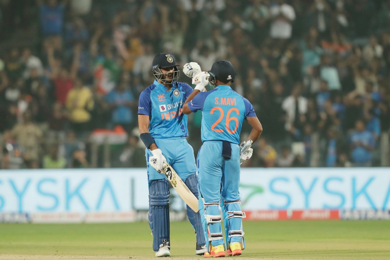 Axar Patel Fifty: Axar Patel mengatasi rekor Jadeja, membanting lima puluh TERCEPAT kedua melawan SriLanka di T20Is: Lihat