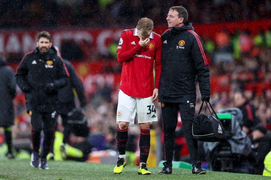 Cedera Van de Beek: KRISIS Cedera untuk Manchester United, gelandang absen sepanjang musim karena cedera lutut