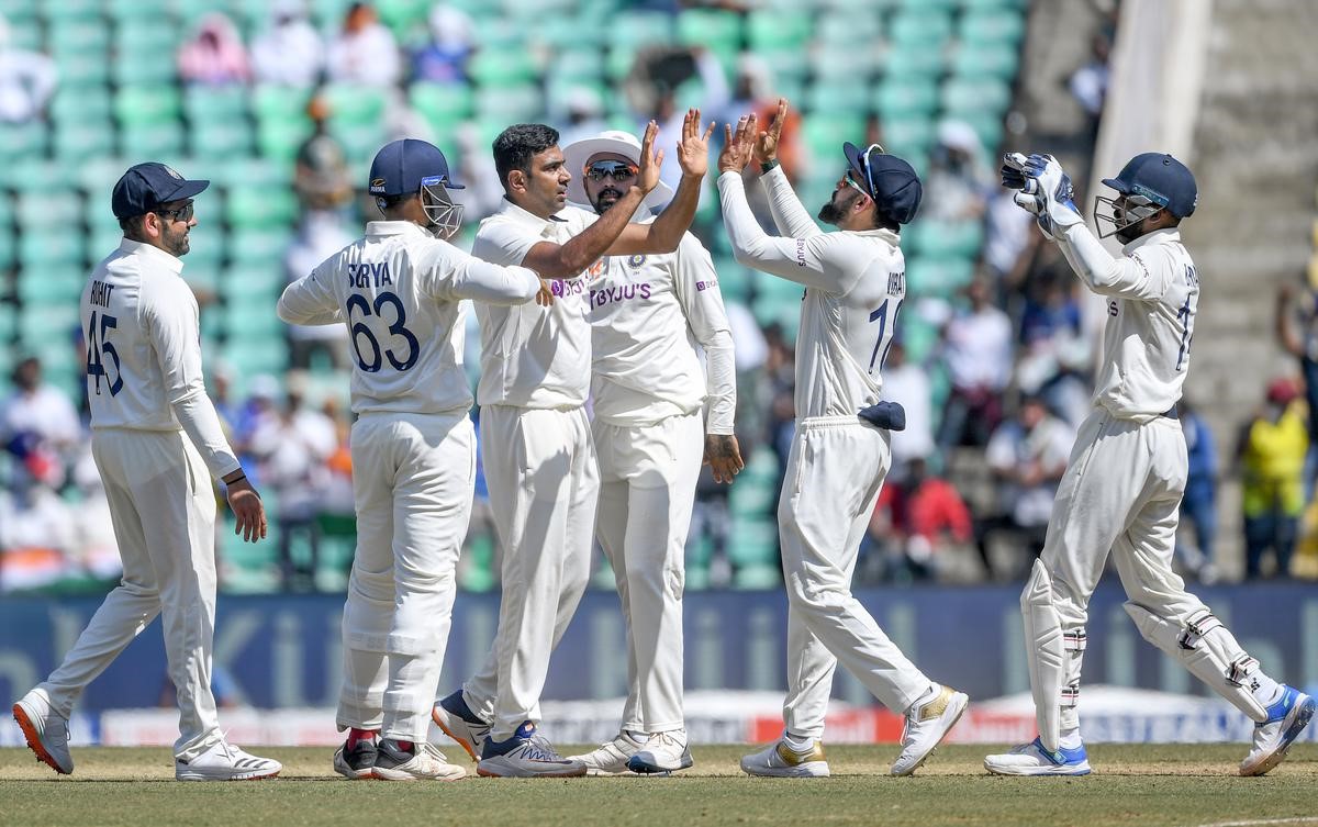 Sorotan IND vs AUS, Hari 1: Rohit-Rahul bertahan saat India tertinggal 242 run, Australia ALL OUT untuk 263, Shami mengambil 4