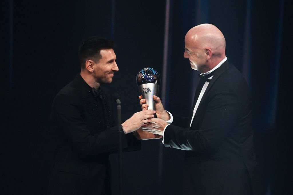 Penghargaan Pemain Terbaik FIFA 2022: Lionel Messi DIHORMATI dengan penghargaan Pemain Terbaik FIFA setelah kemenangan Piala Dunia 2022