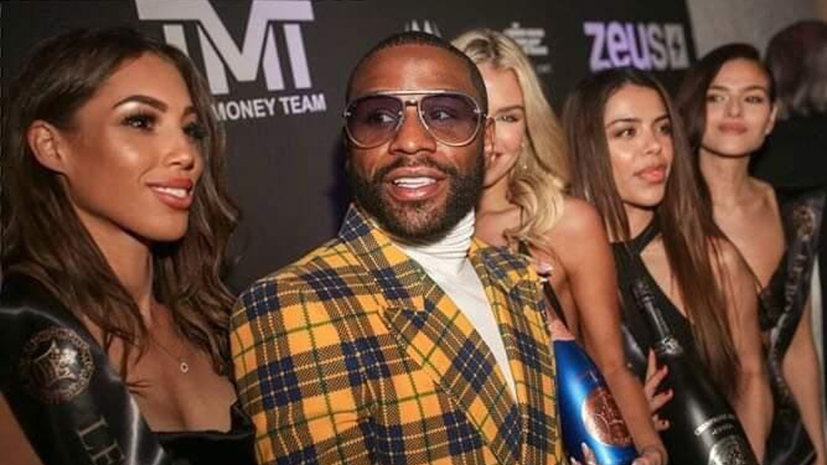Floyd Mayweather spotted with BKFC ring girls