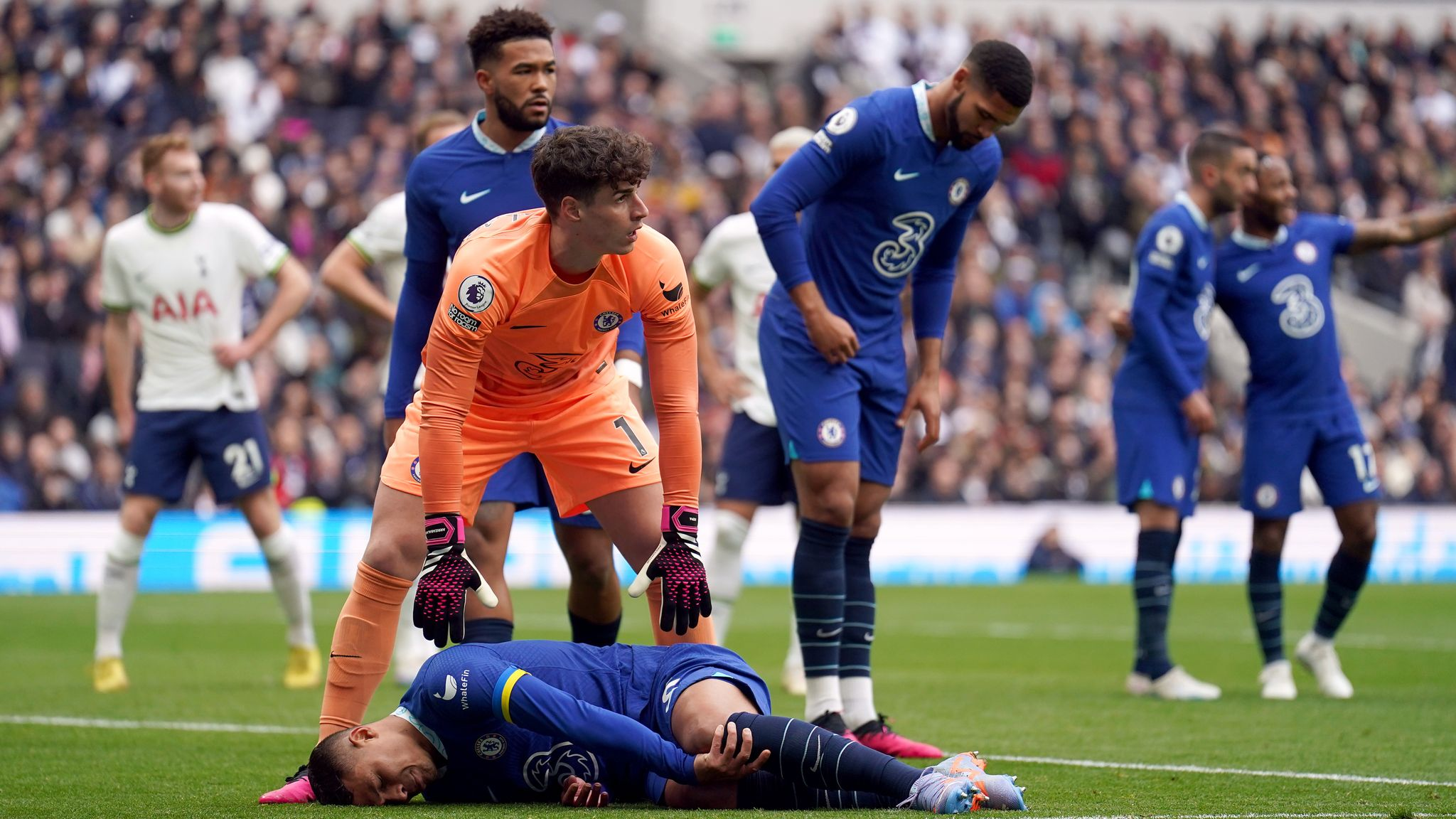 Thiago Silva Injury Update: Chelsea suffer BIG BLOW amid winless run, Thiago Silva RULED OUT for 6 weeks with knee injury - Check out
