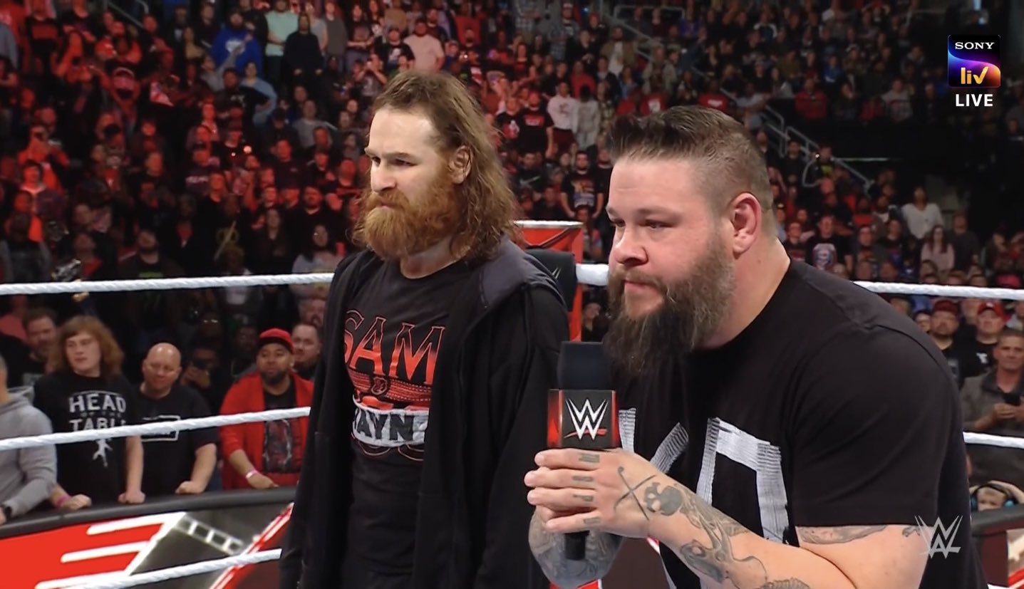 Jimmy dan saudaranya Jey melawan Kevin dan saudaranya Sami untuk kejuaraan tim tag yang tak terbantahkan di WrestleMania