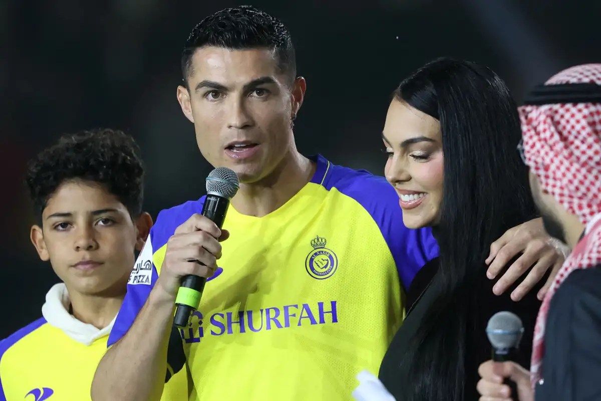 Pacar Ronaldo, Georgina memberikan PETUNJUK besar-besaran tentang pernikahan- Lihat