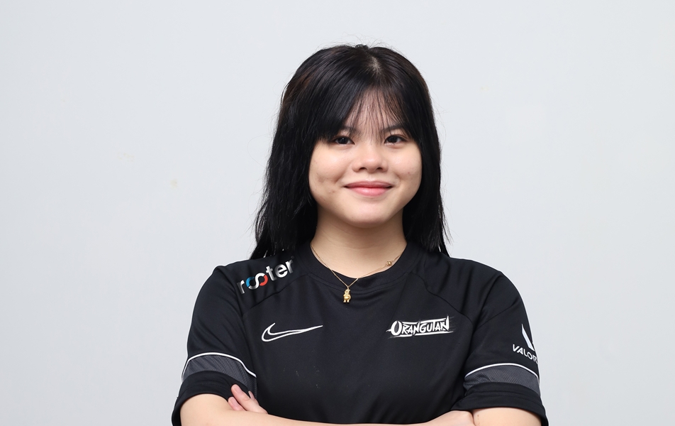 "This eventually changed the more we played with one another, " says Chloettw, Female Valorant Player, Team Orangutan on language barriers among teammates