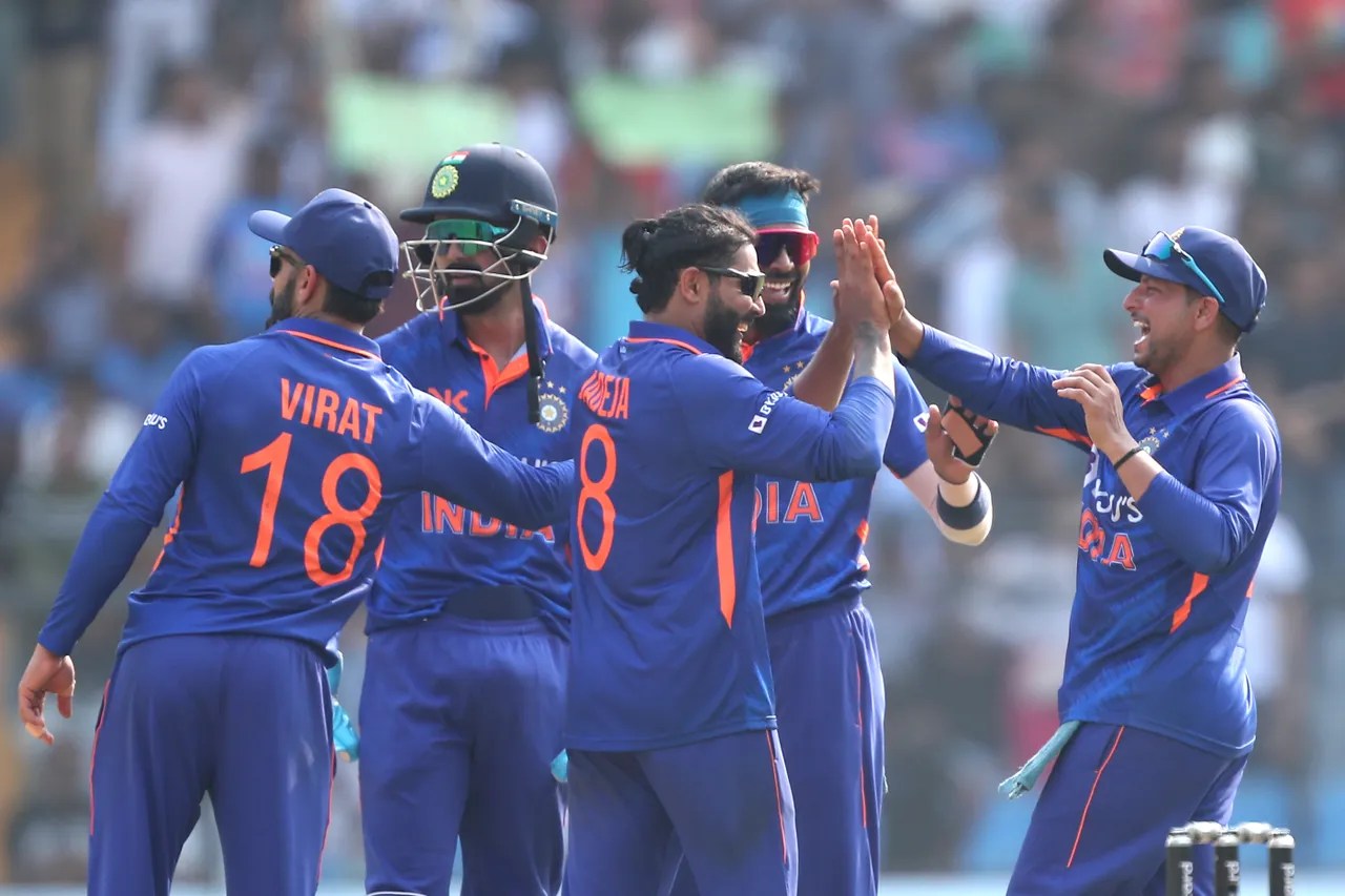 Virat Kohli tiba di Chennai jelang ODI ketiga melawan Australia, seri mata Rohit Sharma & Co menang setelah meronta-ronta di Vizag