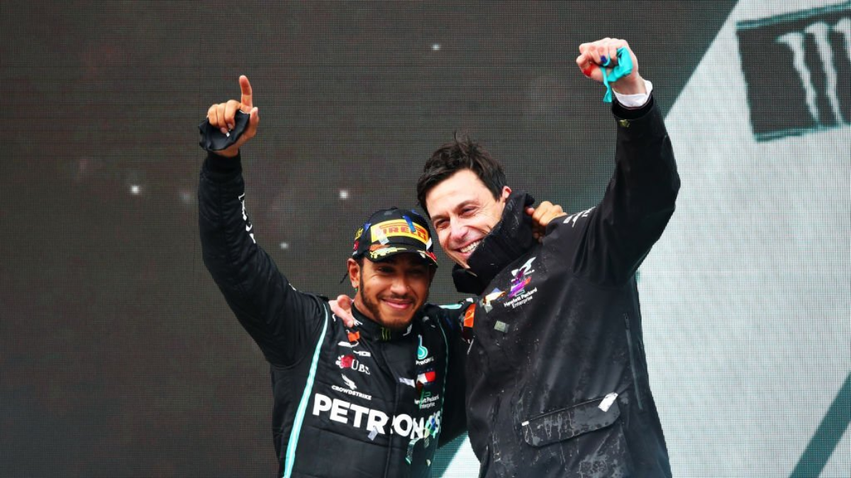 Công thức 1: Forbes công bố Thu nhập ròng của Lewis Hamilton trong bối cảnh đàm phán với Mercedes F1 Toto Wolff Hamilton Mũi tên bạc vô địch thế giới