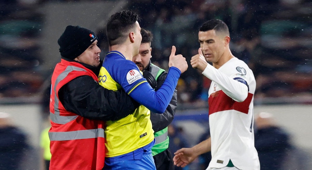 Cristiano Ronaldo Mobbed by Al Nassr fan during Euro Qualifiers, Portugal ace gives big thumbs up to pitch invader - Watch video