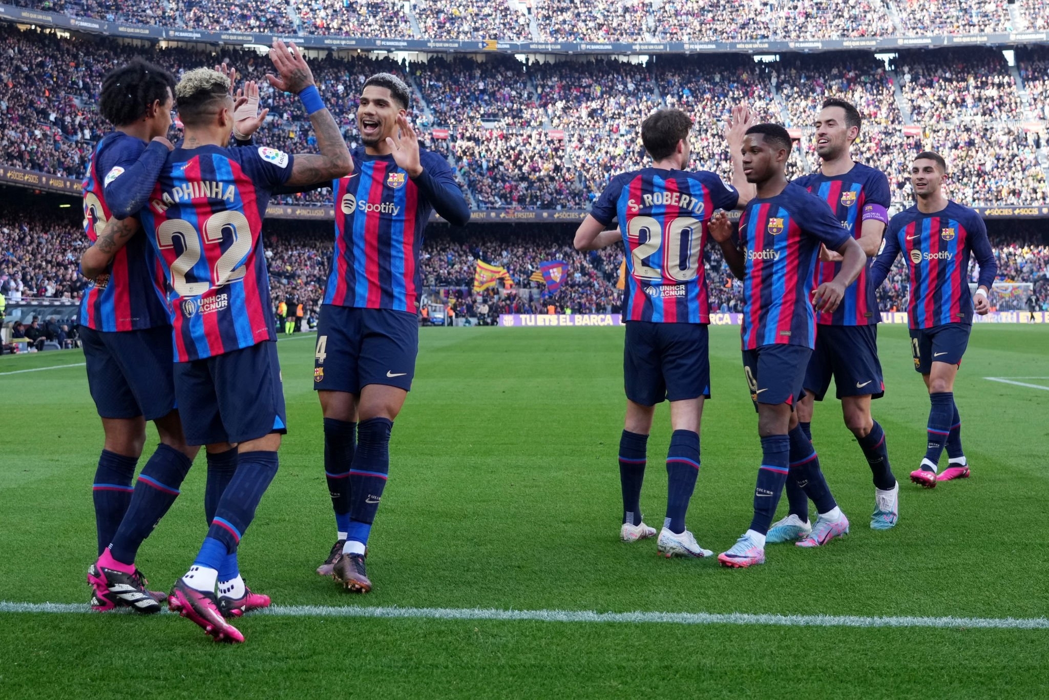El Clasico LIVE Streaming: Barcelona BERTUJUAN untuk meraih GANDA atas Real Madrid, Cek Preview, Berita Tim, Prediksi XI