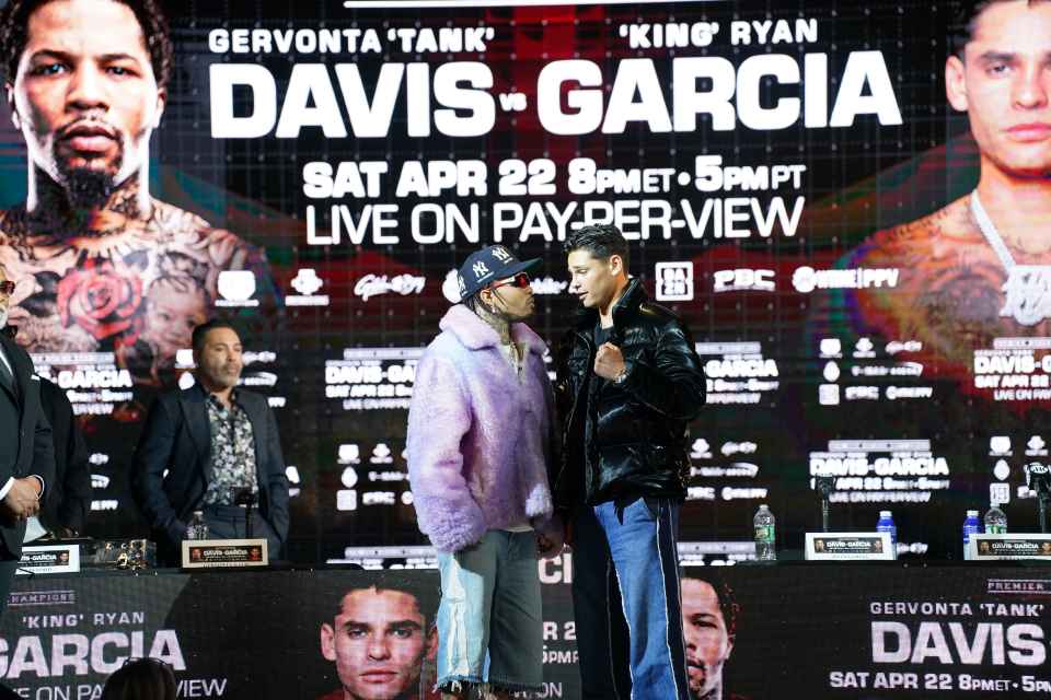 Berapa Kapasitas Kursi T-Mobile Arena?  Detail Tiket Davis vs Garcia