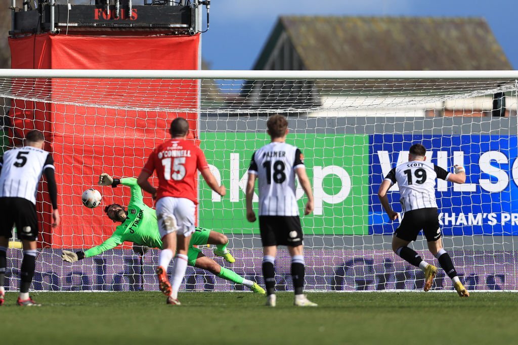 Wrexham vs Notts WATCH Ryan Reynolds celebrate as Ben Foster SAVES