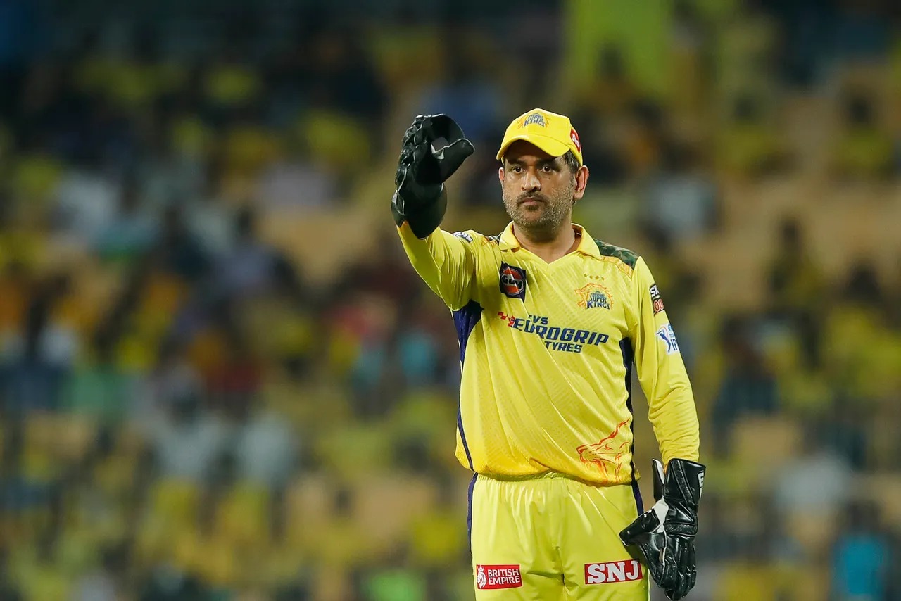 CSK vs LSG: MS Dhoni serves STERN Warning to Pacers, gives ULTIMATUM to leave CAPTAINCY if pacers continue to concede extra runs, MS Dhoni Captaincy, IPL LIVE