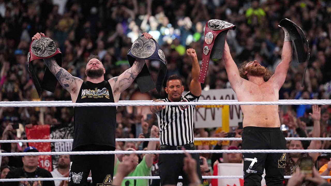 WrestleMania 39 Night 2 Highlights - Roman Reigns remains the WWE  Undisputed Universal Champion, Edge destroyed "The