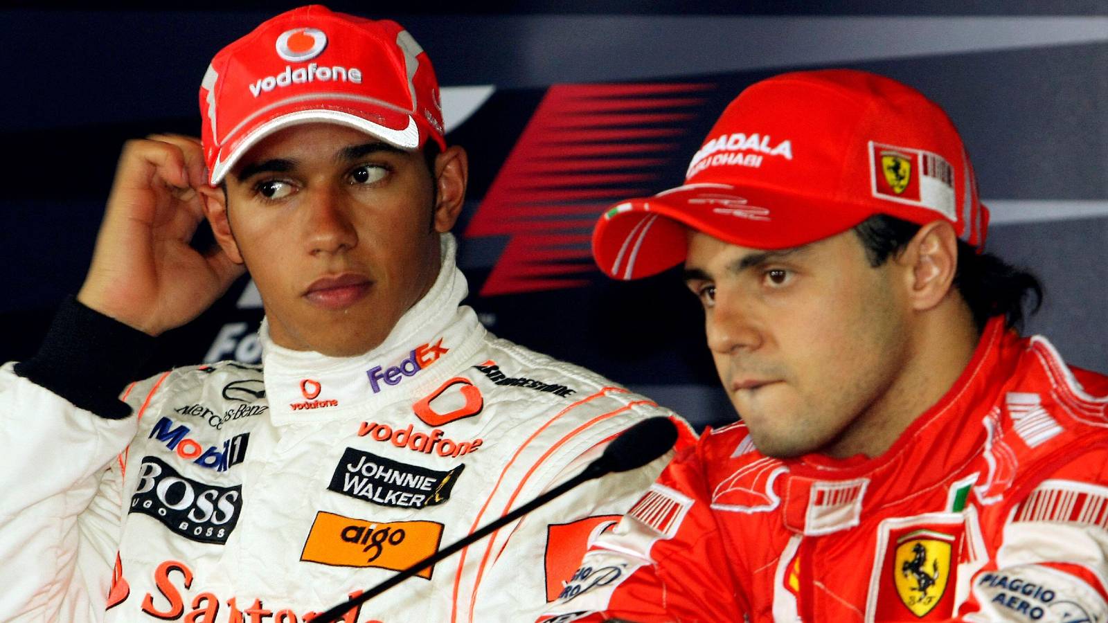 Skandal Crashgate: McLaren MEMBELA mantan pembalap mereka Lewis Hamilton, mengambil DIG di Felipe Massa dengan pos brutal