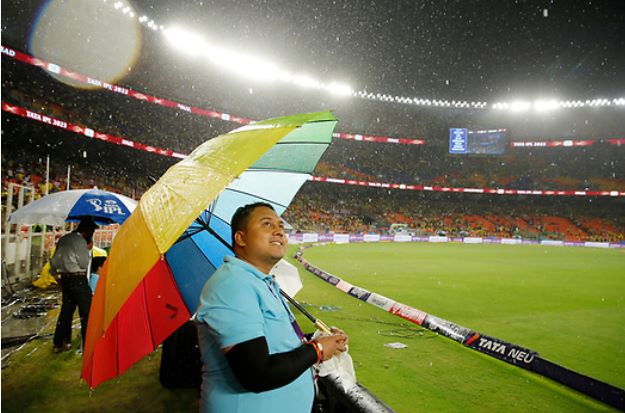 CSK vs GT: IPL 2023 Final Rescheduled to Reserve Day but Rain threat looms large in Ahmedabad - Follow LIVE Updates