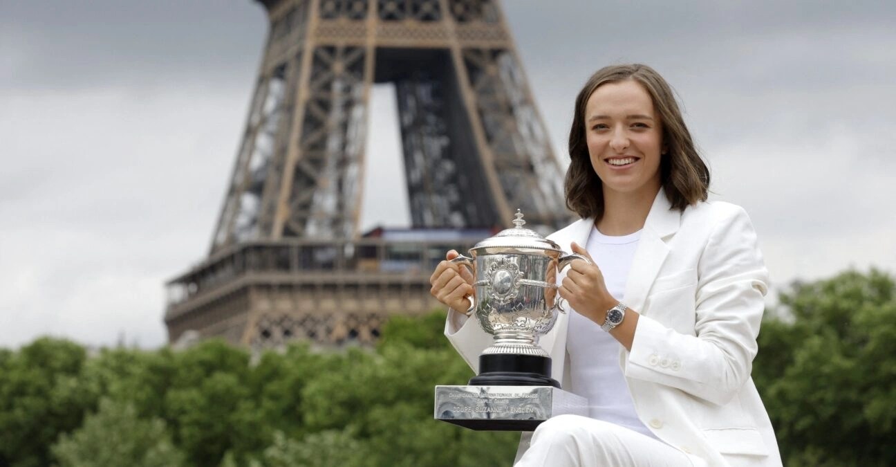 Temukan daftar juara tunggal putri terbanyak di Roland Garros di Paris, Prancis selama bertahun-tahun.  Orang Amerika Chris Evert memimpin daftar dengan tujuh gelar atas namanya.  Prancis Terbuka 2023, Prancis Terbuka Langsung, Roland Garros