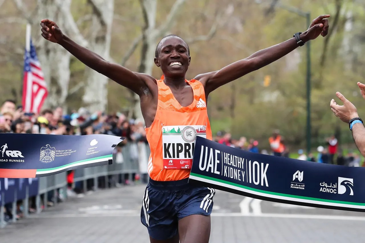Pemegang rekor Dunia 10km Kenya Rhonex Kipruto diskors karena pelanggaran anti-doping