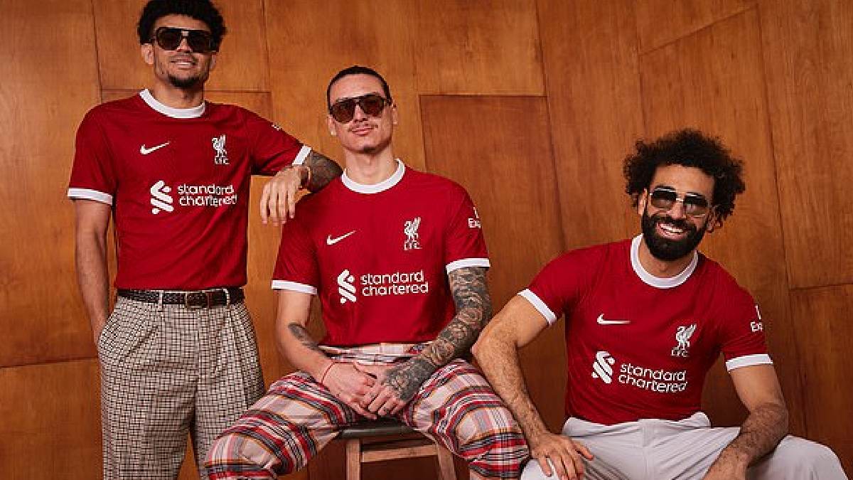 Kit Baru Liverpool: Liverpool sudah melihat ke depan musim depan, Setan Merah menjadi klub Liga Premier pertama yang meluncurkan kit musim baru mereka