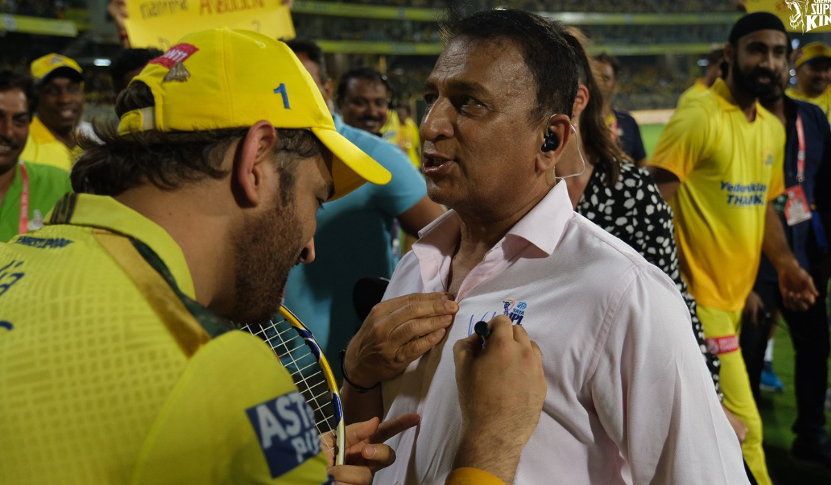 WATCH MS Dhoni fan Sunil Gavaskar in awe, former India captain gets Dhoni autograph on his shirt, Check pics