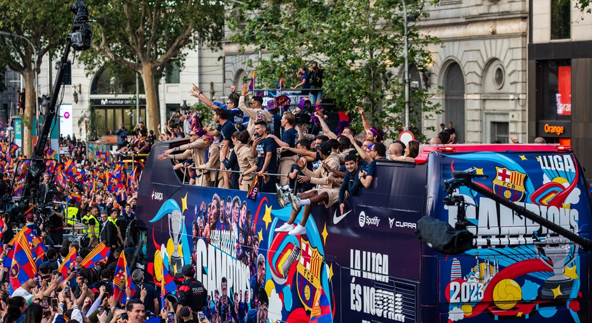 FC Barcelona, BLAUGRANA, Barcelona Men Women Trophy, Barcelona open bus parade, La Liga, Barcelona La Liga Winners, Xavi Barcelona, Barcelona LaLiga Celebration