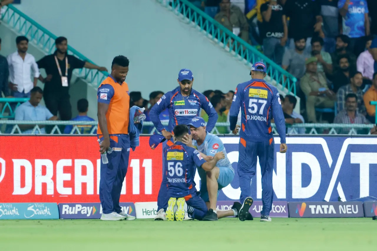 LSG vs MI: Watch Ravi Bishnoi & Swapnil Singh COLLIDE horribly to save Ishan Kishan's boundary, Lucknow Super Giants, Mumbai Indians, Indian Premier League