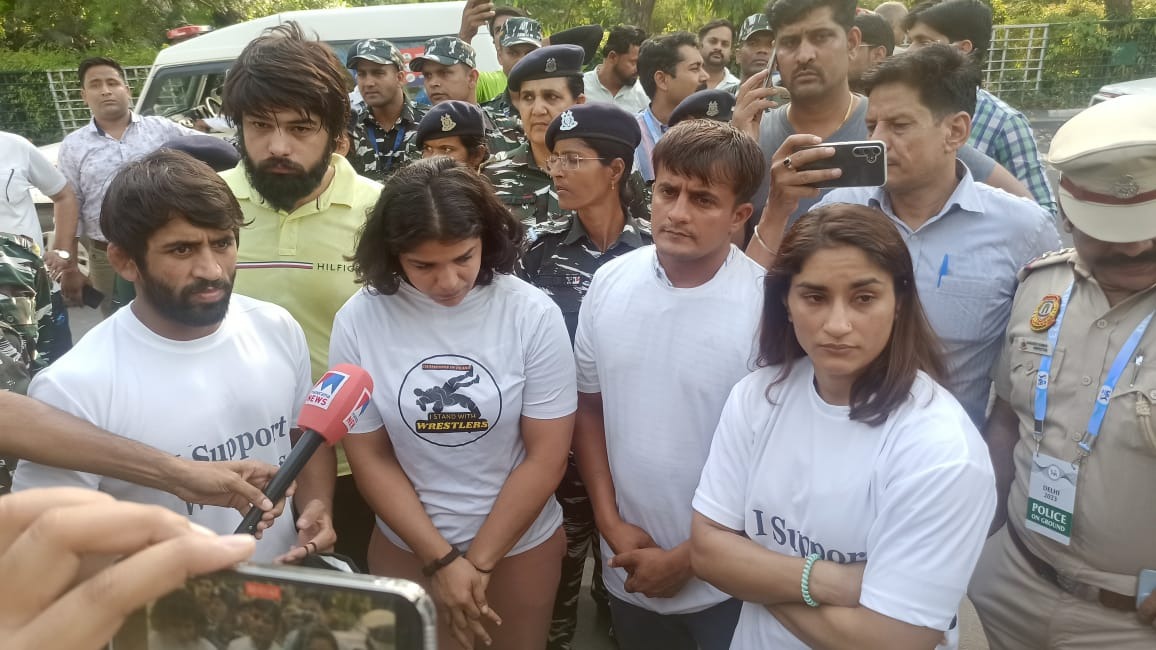 Wrestlers Protest: Sakshi Malik, Bajrang Punia DENIED entry at Arun Jaitley Stadium, STOPPED from watching IPL match between DC vs CSK, WFI, Brij Bhusan Singh
