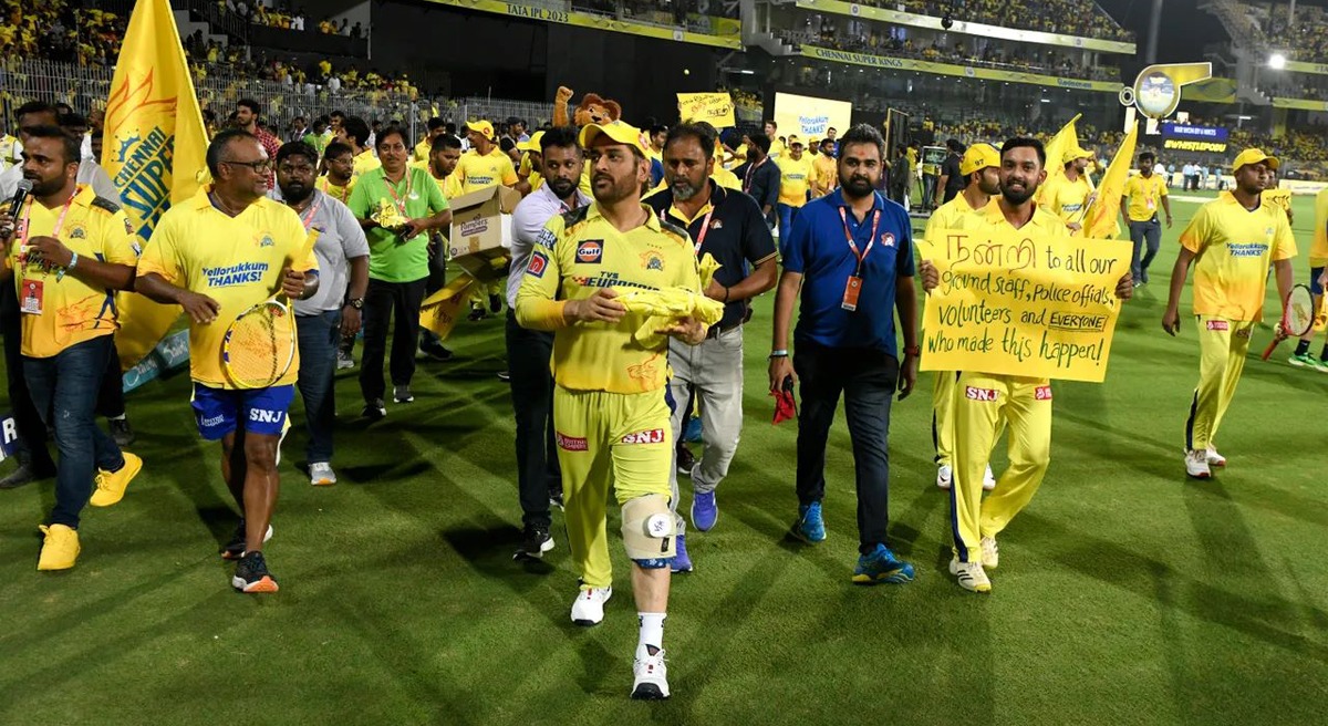 MS Dhoni Injury: Struggling with knee injury, Chennai Super Kings captain to go for tests at Kokilaben hospital this week after lifting IPL 2023 Final trophy