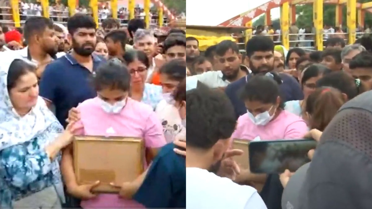 Wrestlers Protest LIVE: Farmer Leaders STOP Wrestlers from Immersing  Medals, Follow LIVE Updates