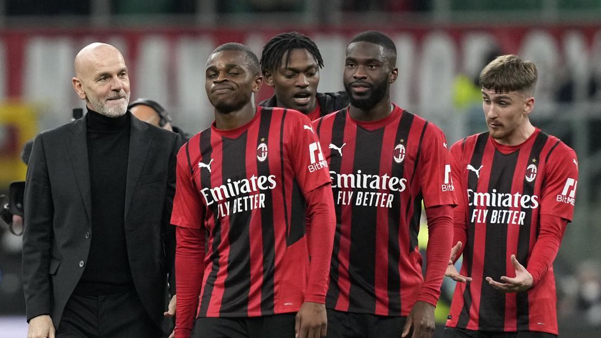 Serie A: WATCH UNHAPPY Fans confront AC Milan players and manager after 2-0 loss to 17th ranked Spezia, AC Milan Ultras, AC Milan fans, Spezia
