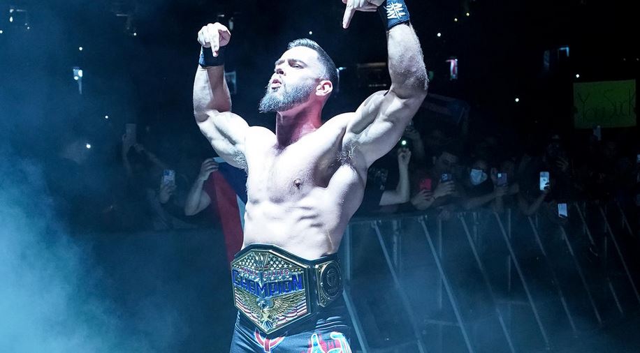 WWE SmackDown Sonuçları: Austin Theory, Night of Champions 2023 öncesi WWE Amerika Birleşik Devletleri Şampiyonası Savunmasında bir okul rozeti ile kazandı