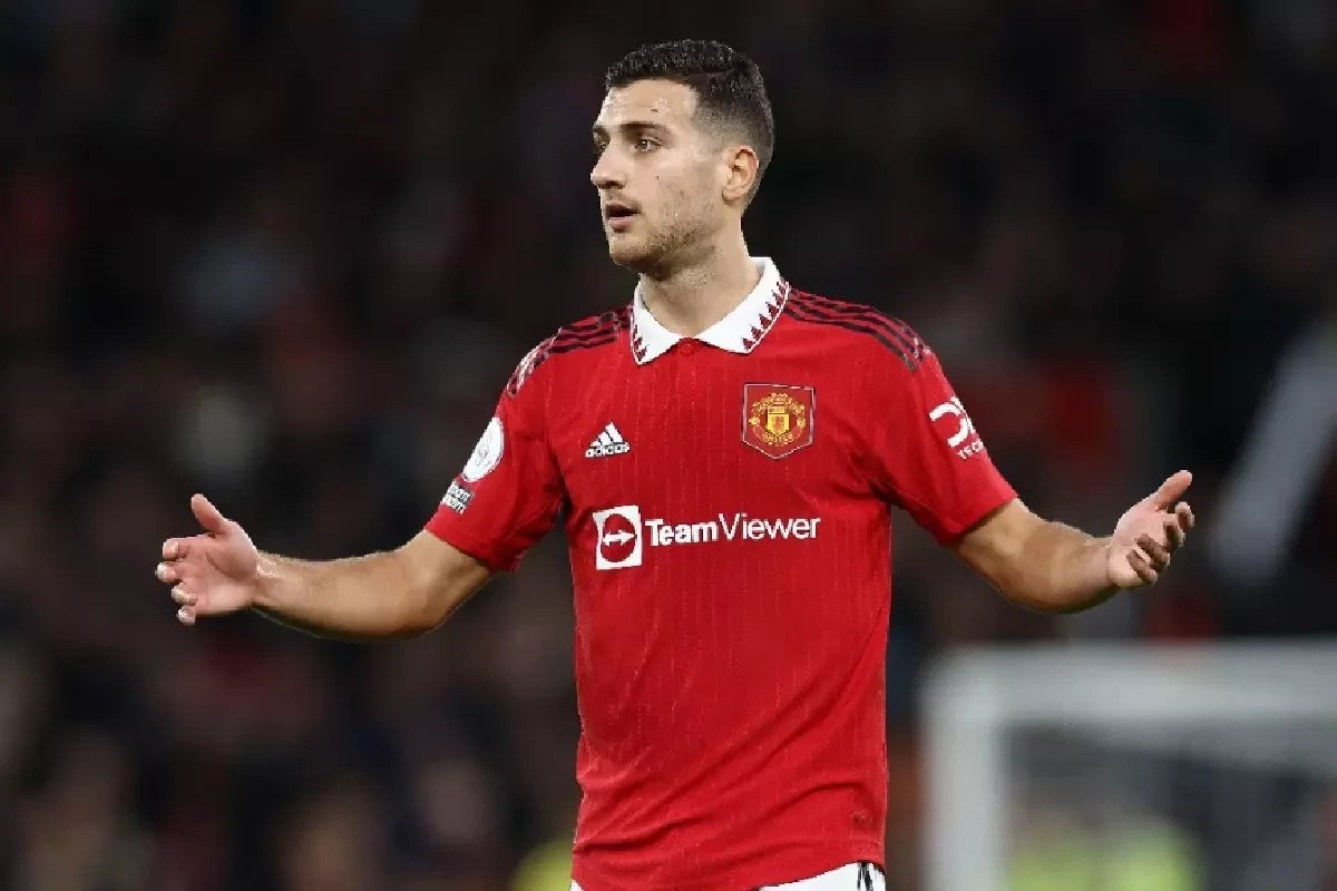 Manchester United defender Diogo Dalot has signed a contract extension that will keep him at the Premier League club until June 2028