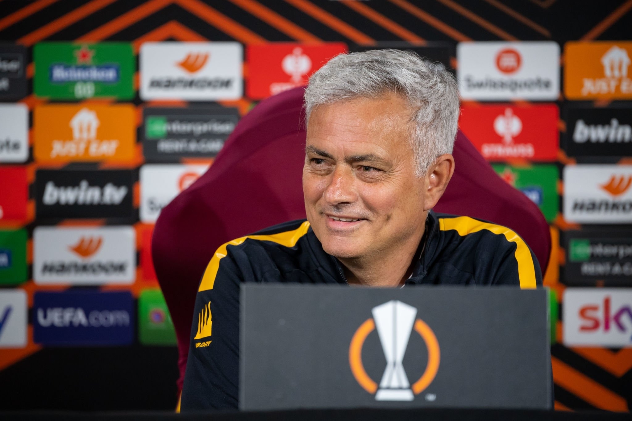 Manajer Baru PSG: Jose Mourinho BLASS desas-desus tentang kepindahan PSG, kata klub Prancis belum ‘BERBICARA’ ke manajer Roma