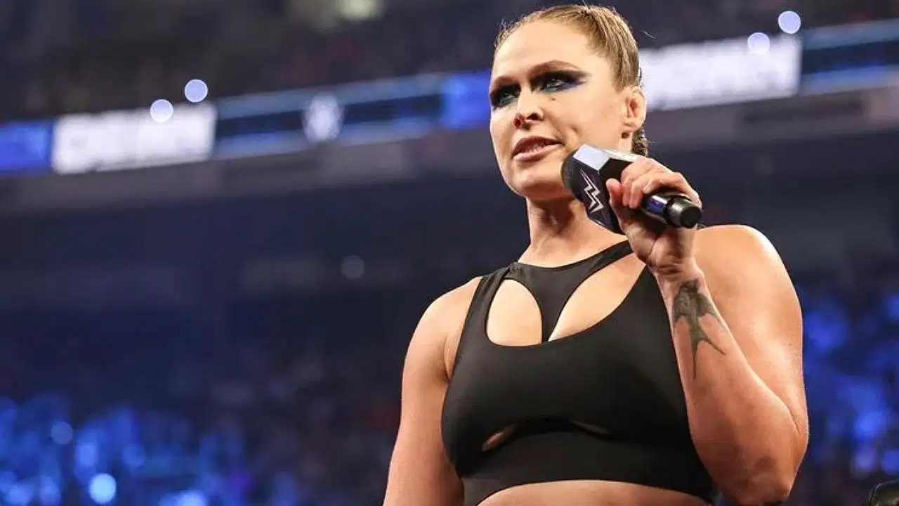 Ronda Rousey chia sẻ suy nghĩ về bộ phận phụ nữ sau khi giành được danh hiệu WWE Raw Tag