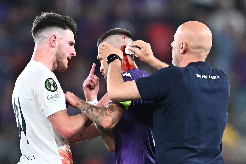 Fiorentina's Cristiano Biraghi hit by missile in UEFA Conference League Final vs. West Ham, resulting in a serious head injury
