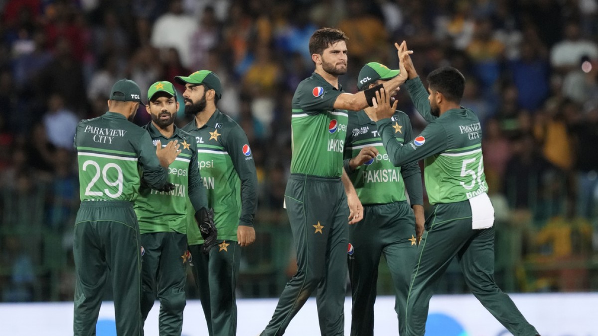 PAK vs NED LIVE Score Bas de Leeds wicket puts Pakistan on brink of win