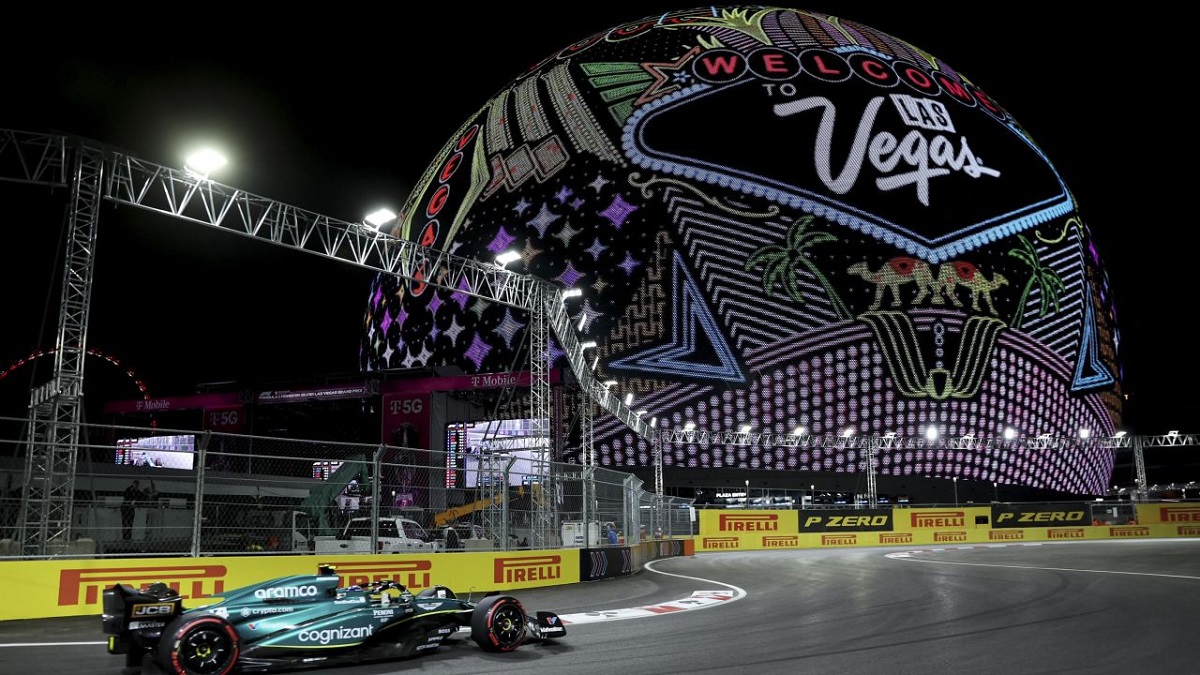 The Las Vegas GP divided the opinions of Formula 1 fans. Lewis Hamilton and Max Verstappen were on the opposite ends of the debate.